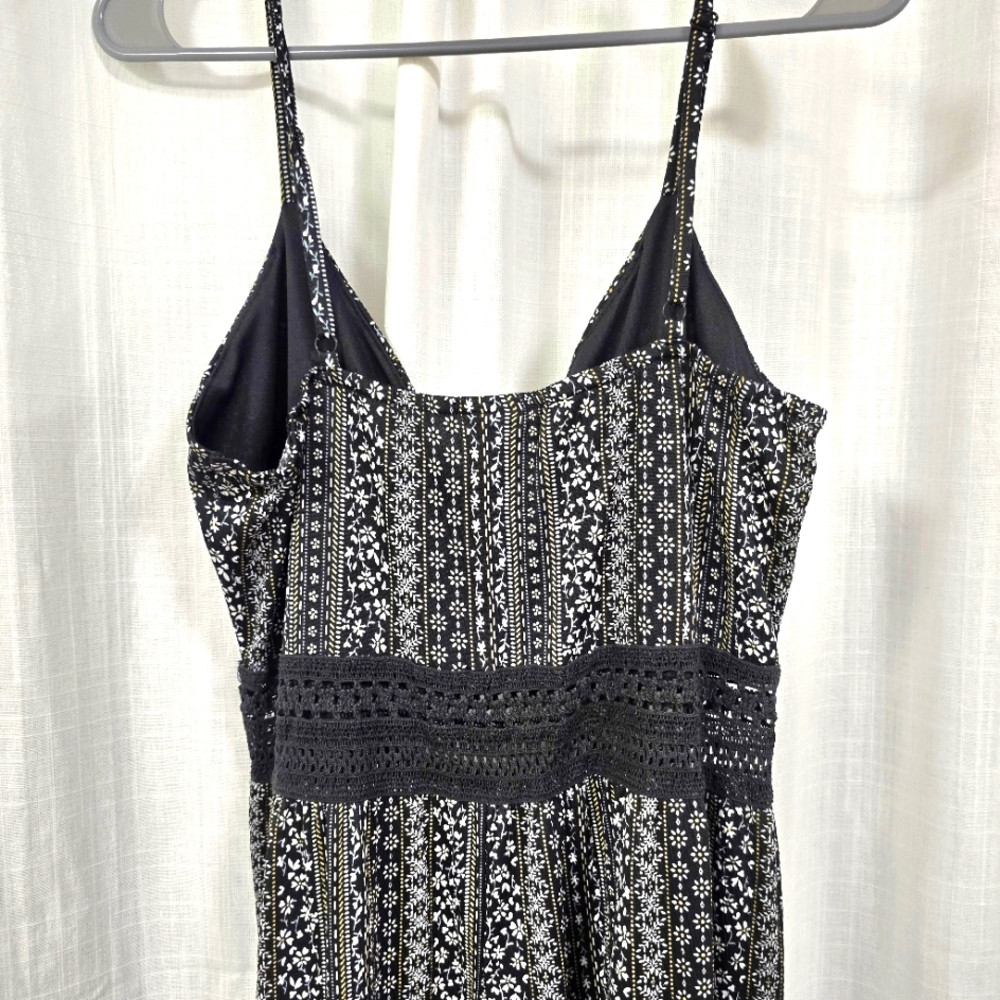 2/$30 Black Floral Jumpsuit Crochet Detail Side Leg Slits Women Sz L (11-13) - Picture 8 of 16